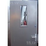Latvija ražotas metāla durvis ar stikla paketi.